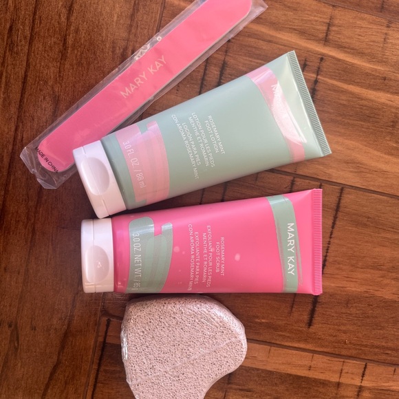 Mary Kay Pedicure Gift Set Rosemary and Mint! - Picture 3 of 5